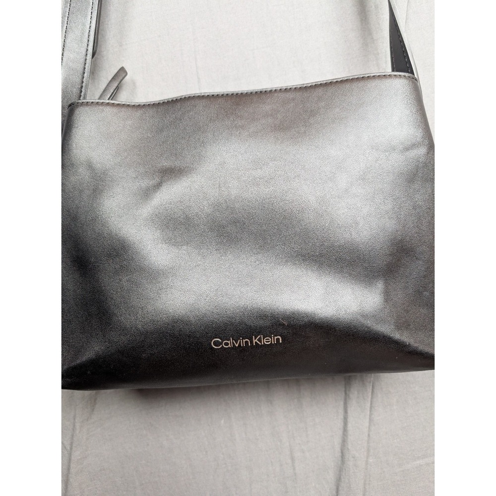 Calvin Klein‎ Jeans Ultralight Camera/Shoulder Bag - Picture 2 of 13